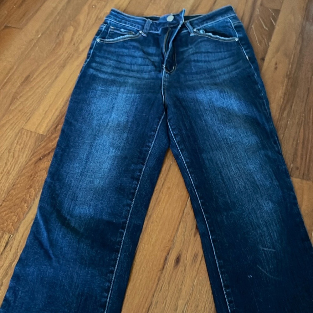 RISEN jeans in dark blue wash. Hems are slightly frayed. Perfect condition!